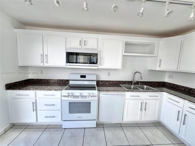 600 NE 36th St 1921, Miami, FL 33137