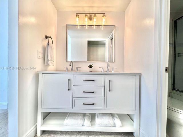 600 NE 36th St 1921, Miami, FL 33137