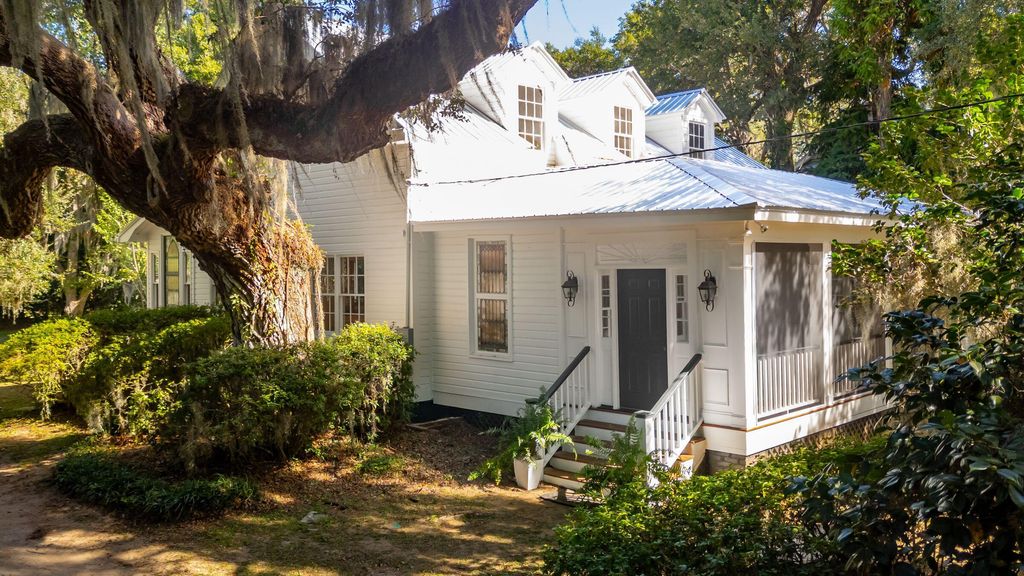 2518 Grace Chapel Road, Wadmalaw Island, SC 29487