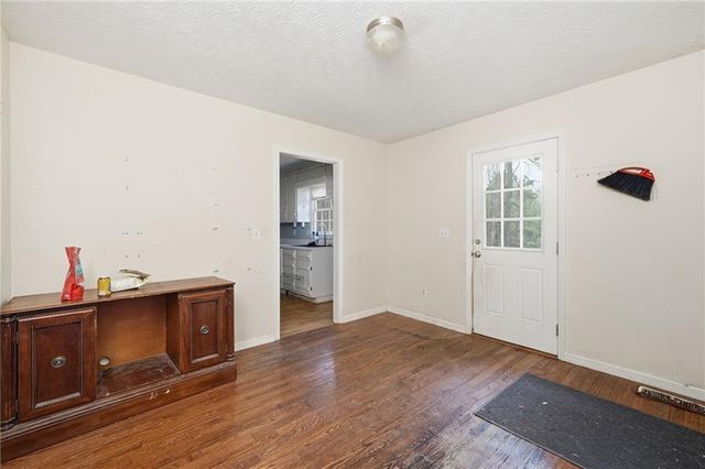 3787 Memorial NW Parkway, Kennesaw, GA 30152