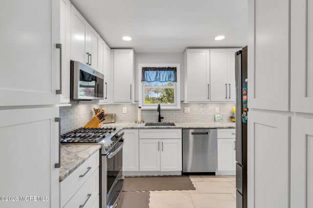 6 Tulip Court, Jackson, NJ 08527