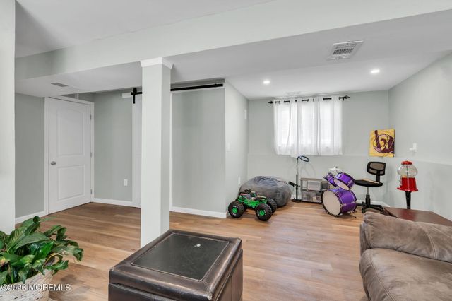 6 Tulip Court, Jackson, NJ 08527