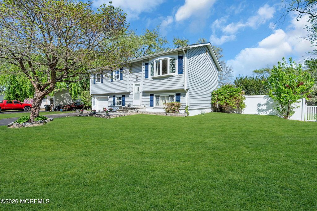 6 Tulip Court, Jackson, NJ 08527