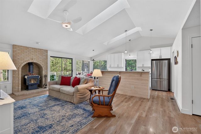 533 6th Court, Fox Island, WA 98333