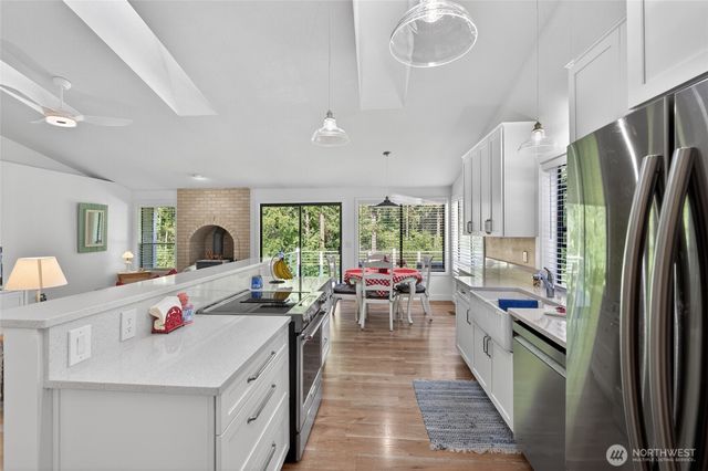 533 6th Court, Fox Island, WA 98333