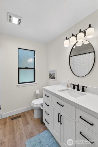 533 6th Court, Fox Island, WA 98333