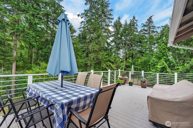 533 6th Court, Fox Island, WA 98333
