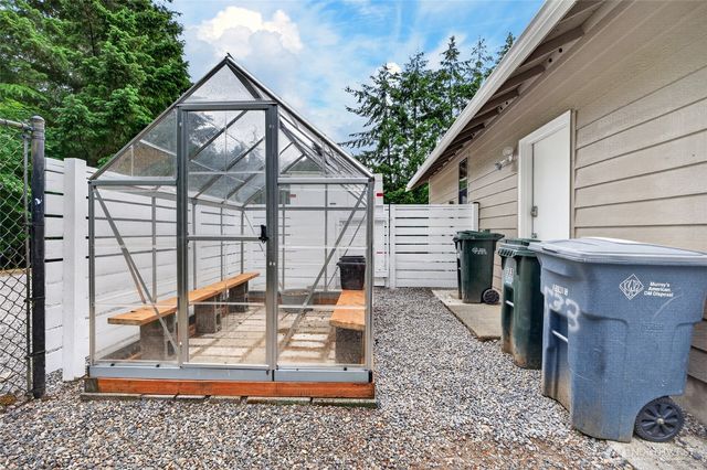 533 6th Court, Fox Island, WA 98333