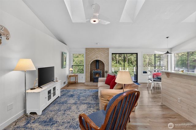 533 6th Court, Fox Island, WA 98333