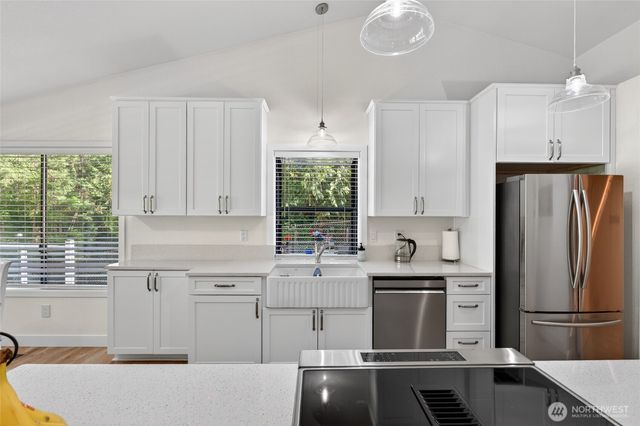 533 6th Court, Fox Island, WA 98333