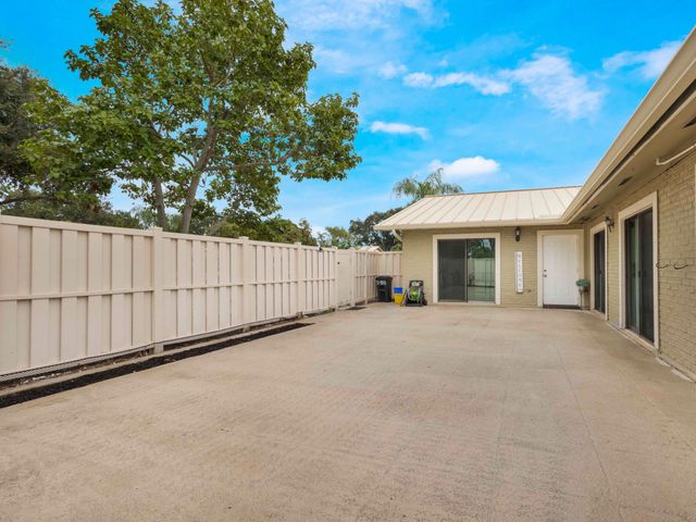 5933 GOLDEN EAGLE Circle, Palm Beach Gardens, FL 33418