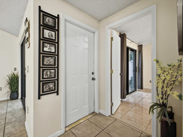 5933 GOLDEN EAGLE Circle, Palm Beach Gardens, FL 33418