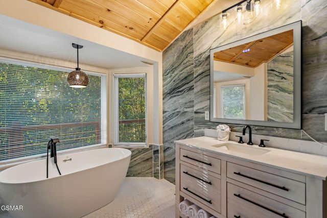 525 Sourdough Hollow Road, Kodak, TN 37764