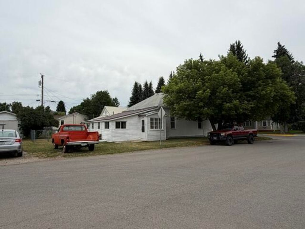 403 5th Ave South, Lewistown, MT 59457 photo 2