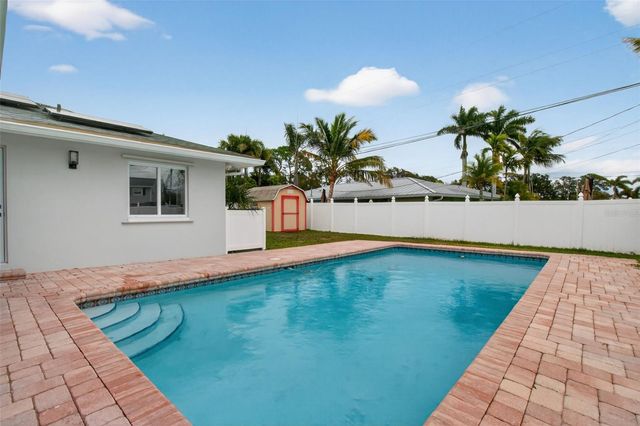 5201 DENVER STREET NE, St Petersburg, FL 33703