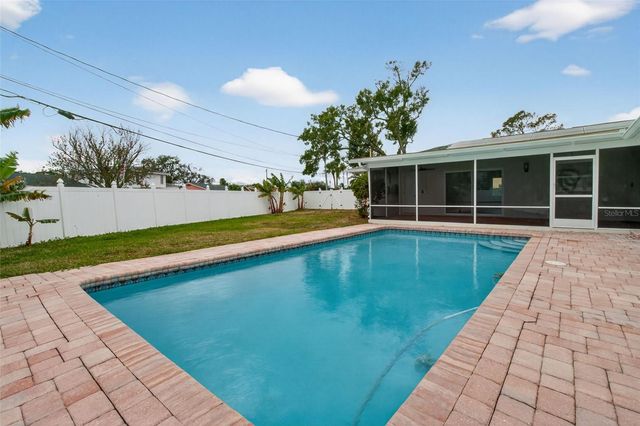 5201 DENVER STREET NE, St Petersburg, FL 33703