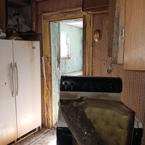 2701 W Philadelphia Street, Detroit, MI 48206