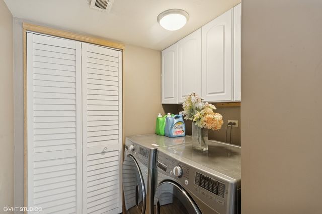 12 Cloverdale Court, Buffalo Grove, IL 60089