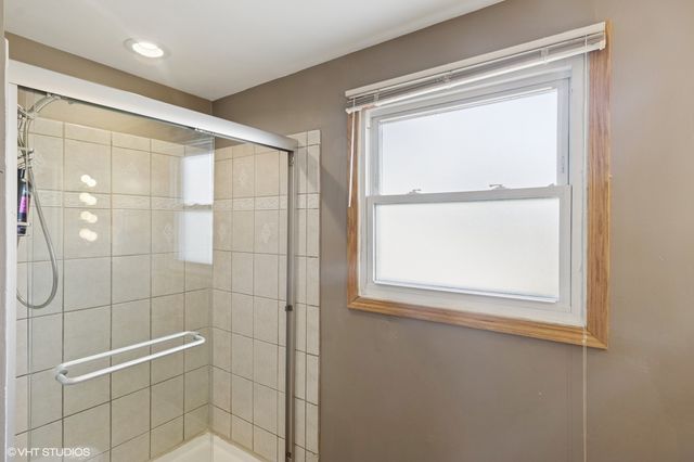 12 Cloverdale Court, Buffalo Grove, IL 60089