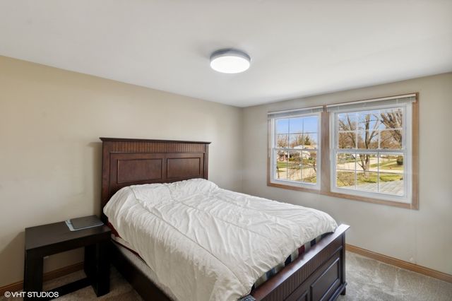 12 Cloverdale Court, Buffalo Grove, IL 60089