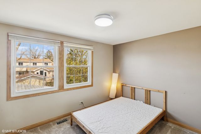 12 Cloverdale Court, Buffalo Grove, IL 60089