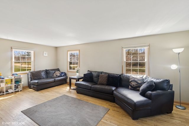 12 Cloverdale Court, Buffalo Grove, IL 60089