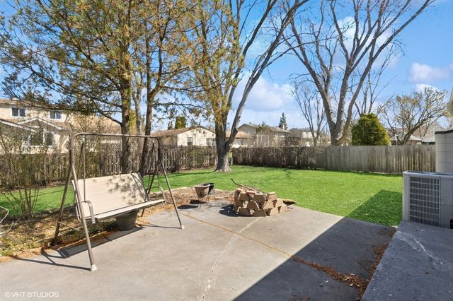 12 Cloverdale Court, Buffalo Grove, IL 60089