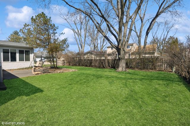 12 Cloverdale Court, Buffalo Grove, IL 60089