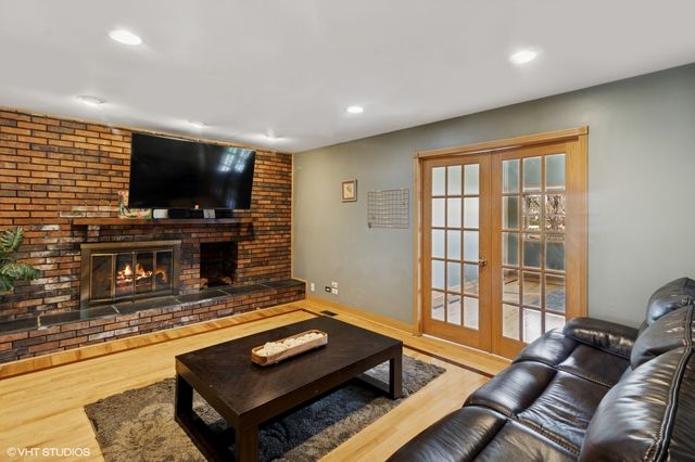 12 Cloverdale Court, Buffalo Grove, IL 60089