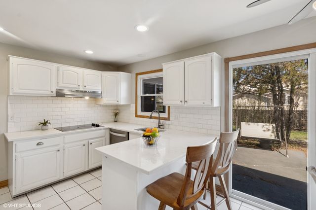 12 Cloverdale Court, Buffalo Grove, IL 60089