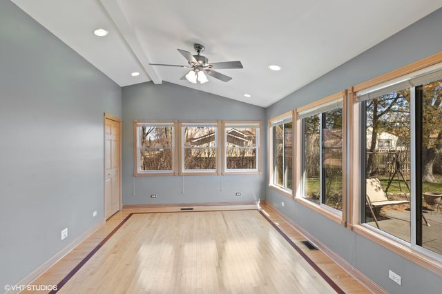 12 Cloverdale Court, Buffalo Grove, IL 60089