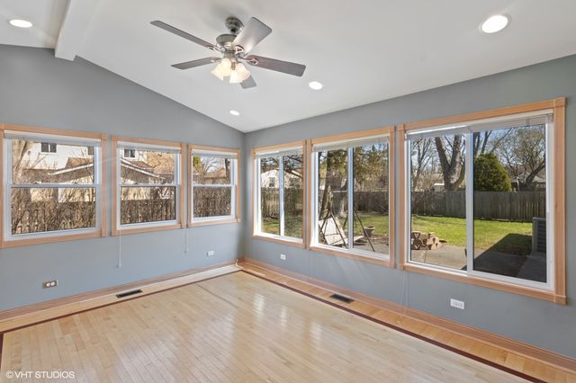 12 Cloverdale Court, Buffalo Grove, IL 60089