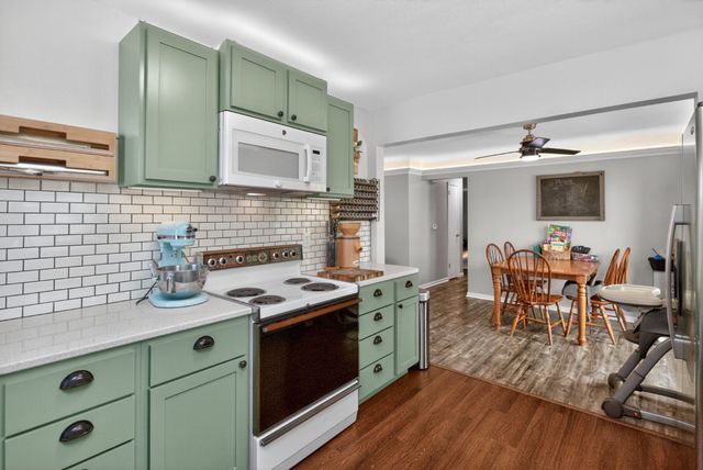 4114 Lower Beaver Road, Des Moines, IA 50310