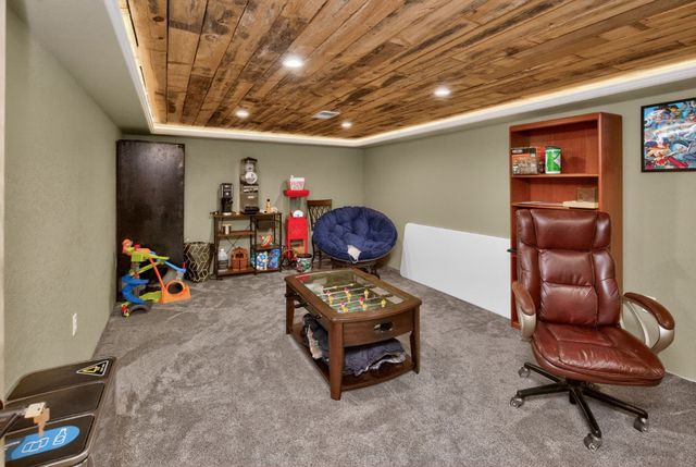 4114 Lower Beaver Road, Des Moines, IA 50310