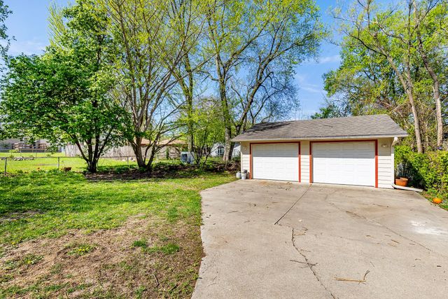 4114 Lower Beaver Road, Des Moines, IA 50310