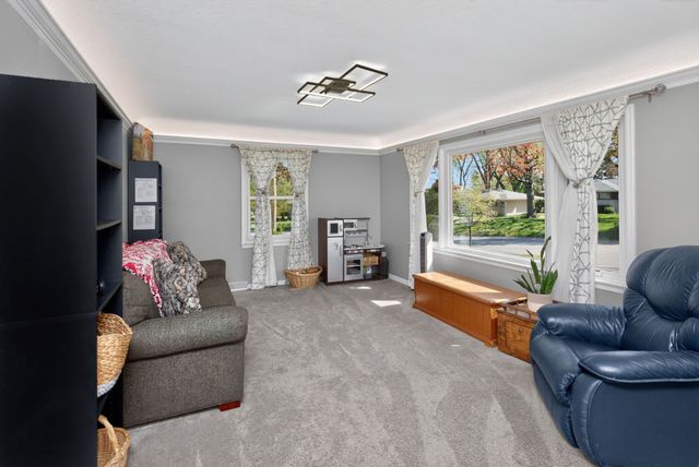 4114 Lower Beaver Road, Des Moines, IA 50310
