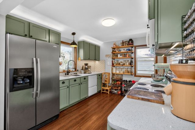 4114 Lower Beaver Road, Des Moines, IA 50310