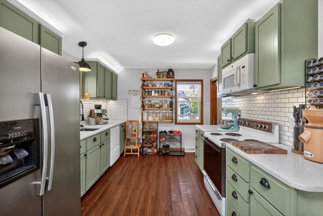 4114 Lower Beaver Road, Des Moines, IA 50310