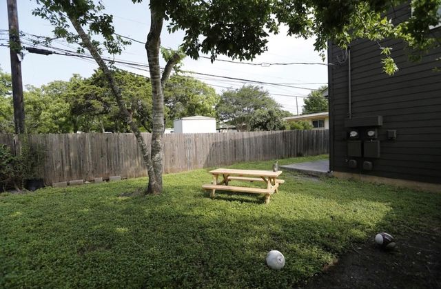 7200 Dan Jean DR B, Austin, TX 78745