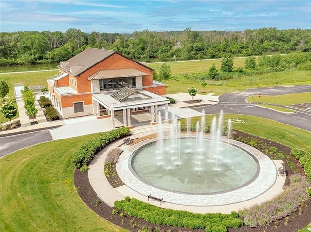 212 Bretlyn Circle, Brighton, NY 14618