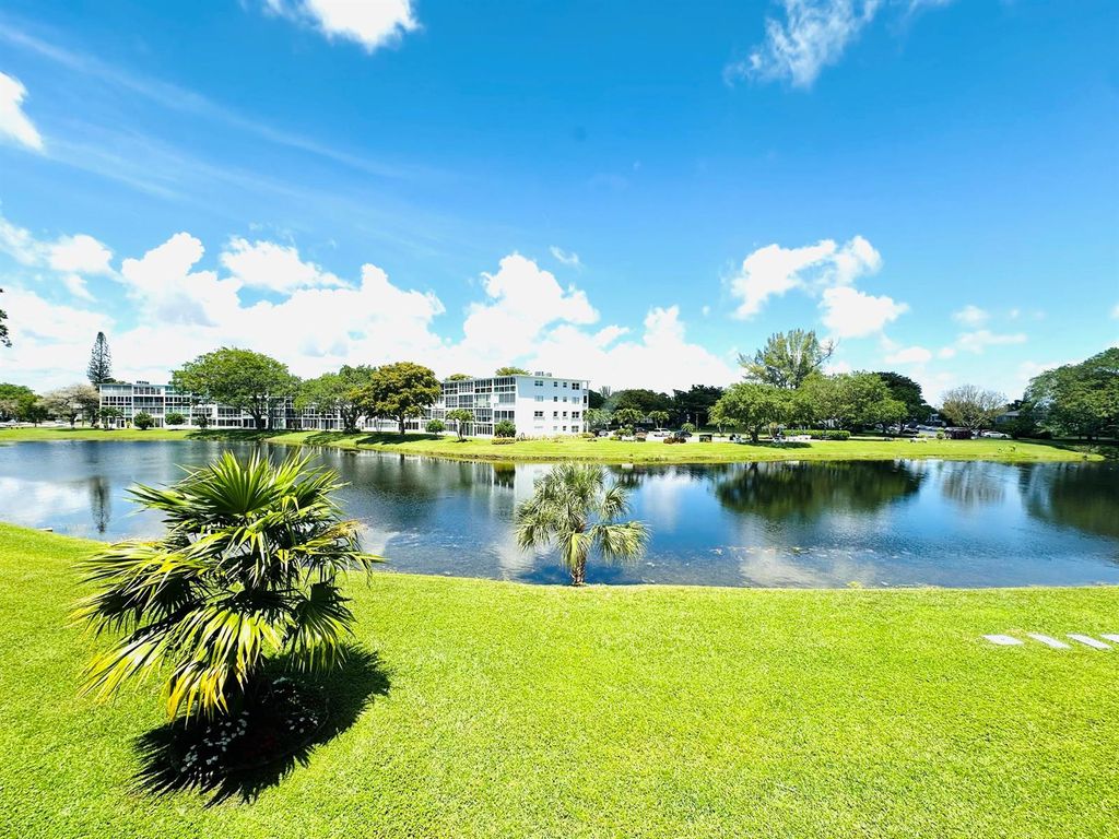 2132 Cambridge F 2132, Deerfield Beach, FL 33442