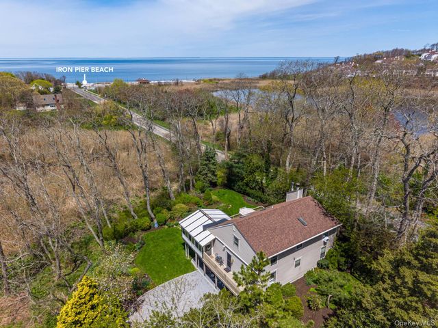 6 Smugglers Path, Jamesport, NY 11947