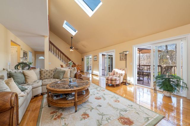 6 Smugglers Path, Jamesport, NY 11947