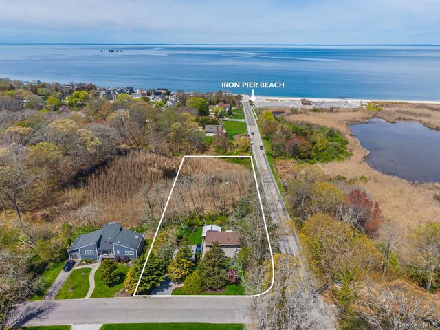 6 Smugglers Path, Jamesport, NY 11947