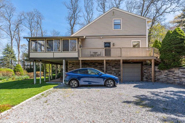 6 Smugglers Path, Jamesport, NY 11947