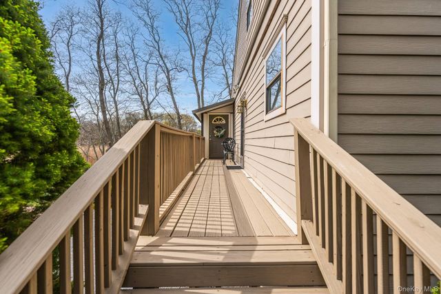 6 Smugglers Path, Jamesport, NY 11947