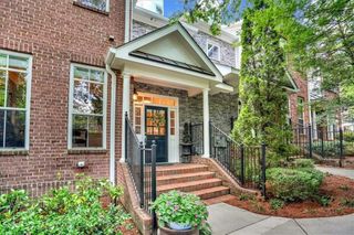 5464 Glenridge View NE, Sandy Springs, GA 30342