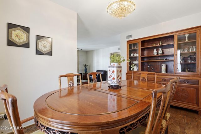 2206 E NICOLET Avenue, Phoenix, AZ 85020