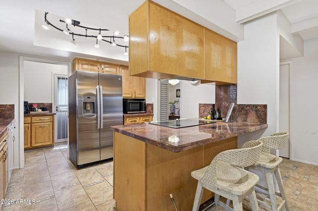 2206 E NICOLET Avenue, Phoenix, AZ 85020