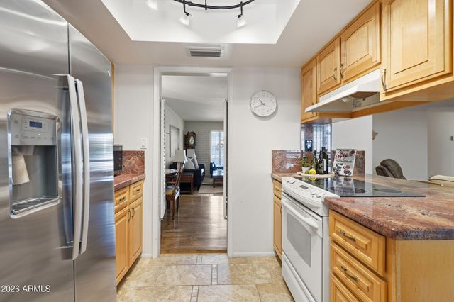 2206 E NICOLET Avenue, Phoenix, AZ 85020